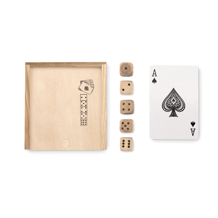 Zestaw do gry zawierający 54 karty oraz 5 kostek. Zapakowany w drewniane pudełko.. Gadżet reklamowy dla firmy.