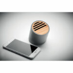 Głośnik bezprzewodowy 5.0 z cementu wapiennego i bambusa z akumulatorem Li-on o pojemności 450 mAh. Dane wyjściowe: 3 W
