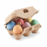 Zestaw 6 kredowych jajek w kartonowym pudełku na jajka.. Gadżet reklamowy dla firmy.