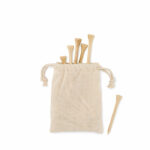 Tee golfowe z bambusa prezentowane w torebce ze sznurkiem z bawełny organicznej.. Gadżet reklamowy dla firmy.