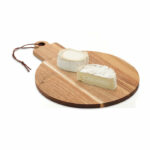 Deska do serwowania z drewna akacjowego w kształcie bombki choinkowej ze sznurkiem z PU. Drewno jest produktem naturalnym